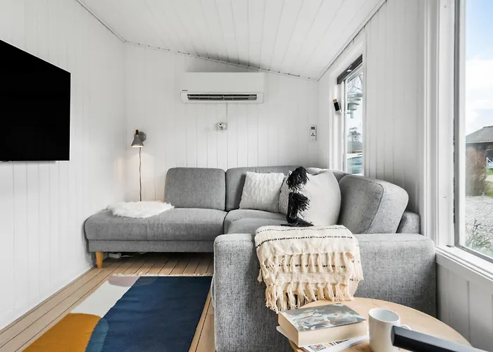 別荘 3 Bedroom Beautiful In ヒュールスミンネ