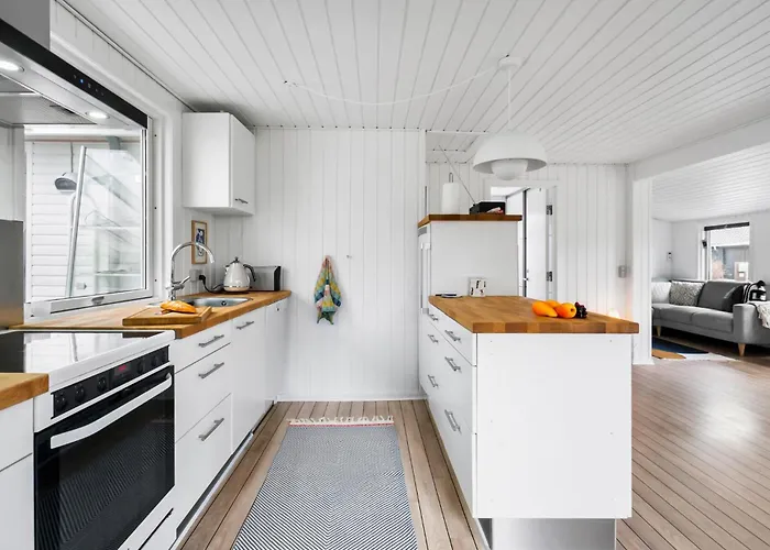 3 Bedroom Beautiful In ヒュールスミンネ